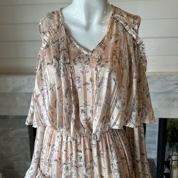 Chelsea & Violet Floral Tiered Cold Shoulder Midi Dress Size Small - Picture 4 of 11